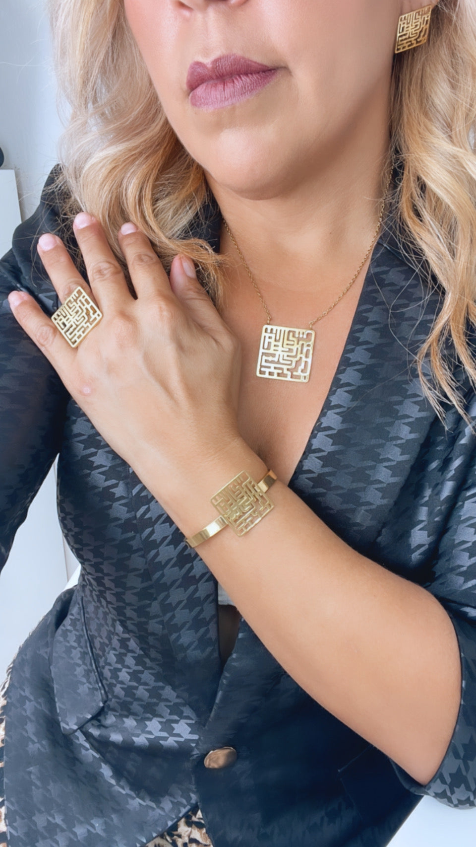Square gold modern set