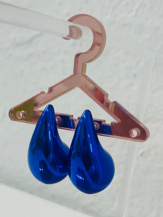 Metallic blue droplets