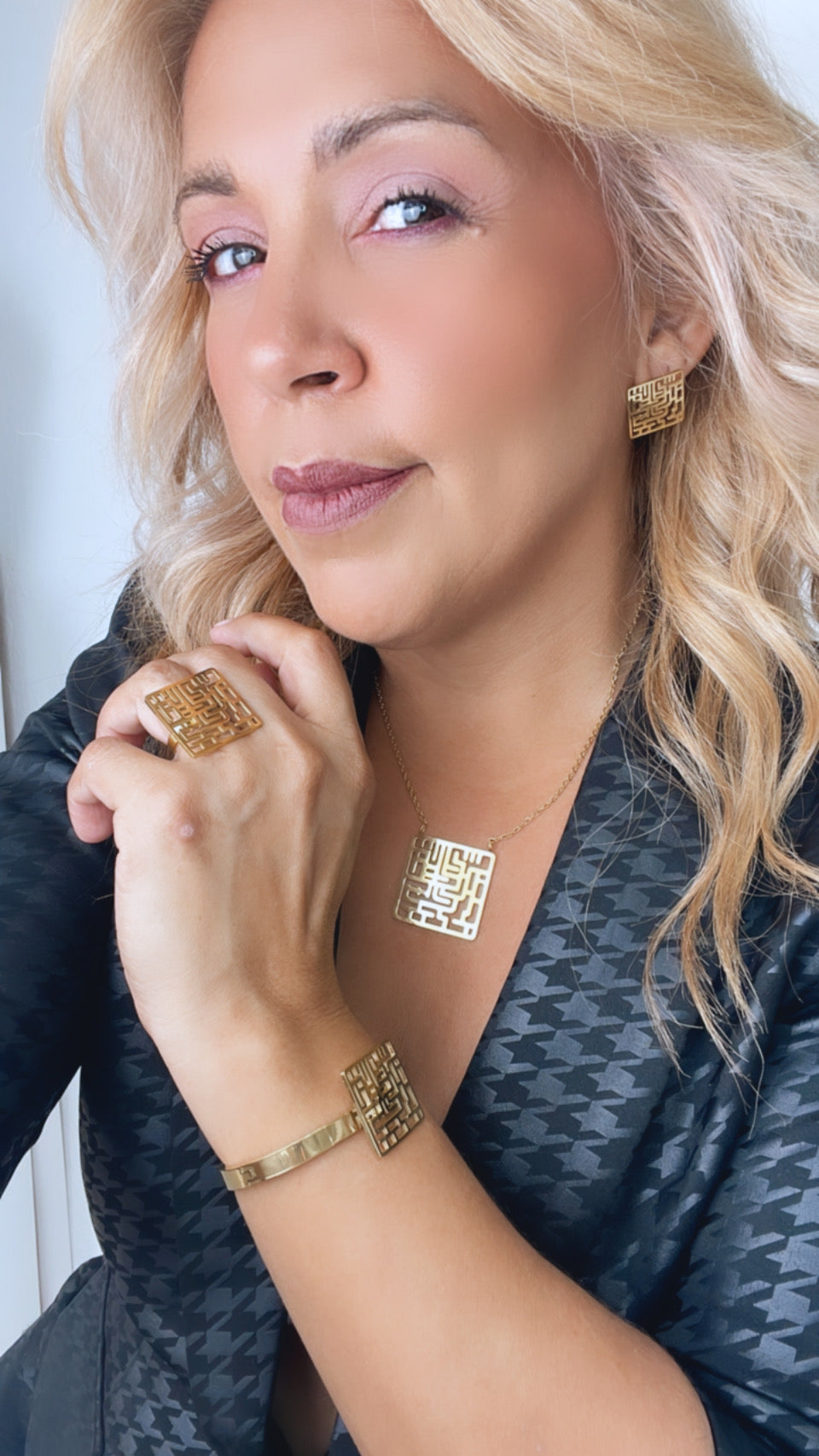 Square gold modern set