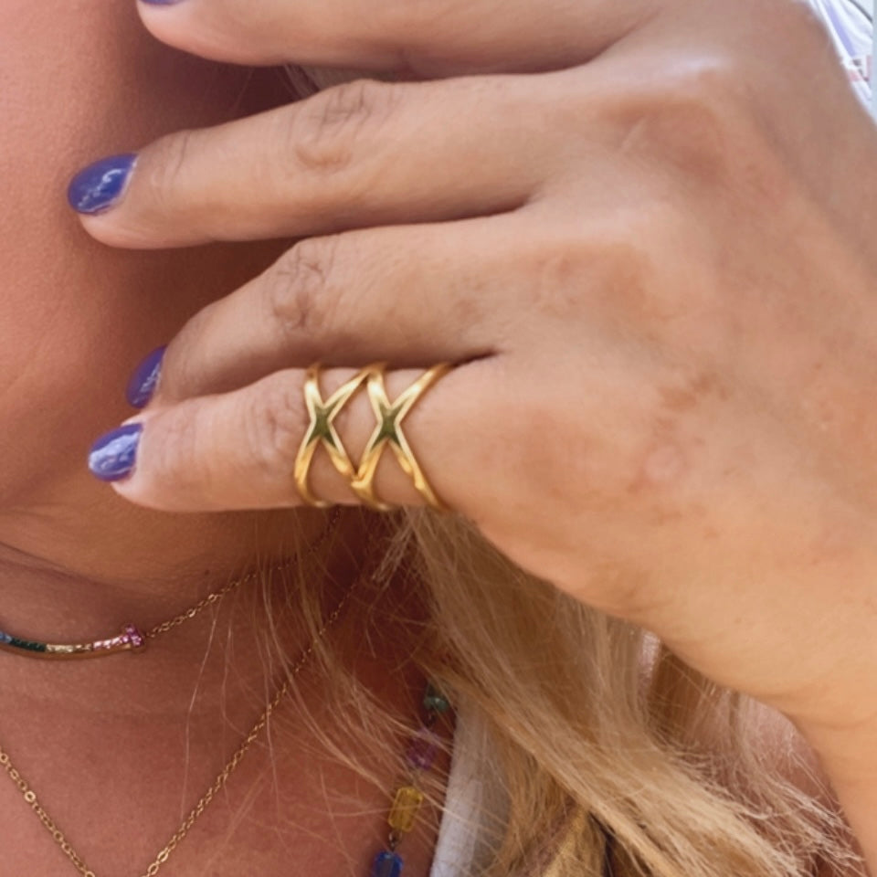 Long loop gold ring