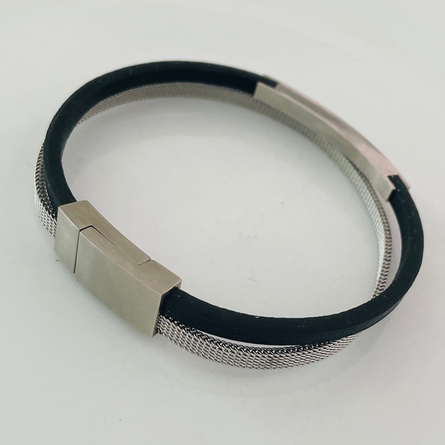 Elegant men's bracelet