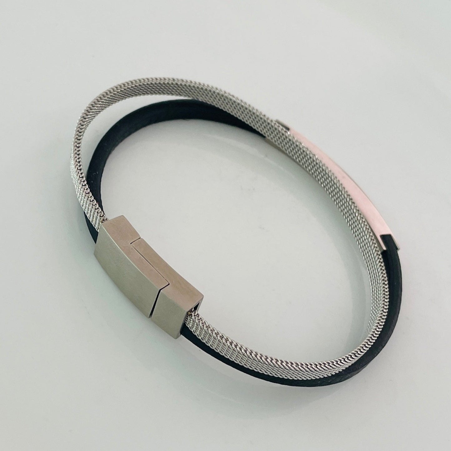 Elegant men's bracelet