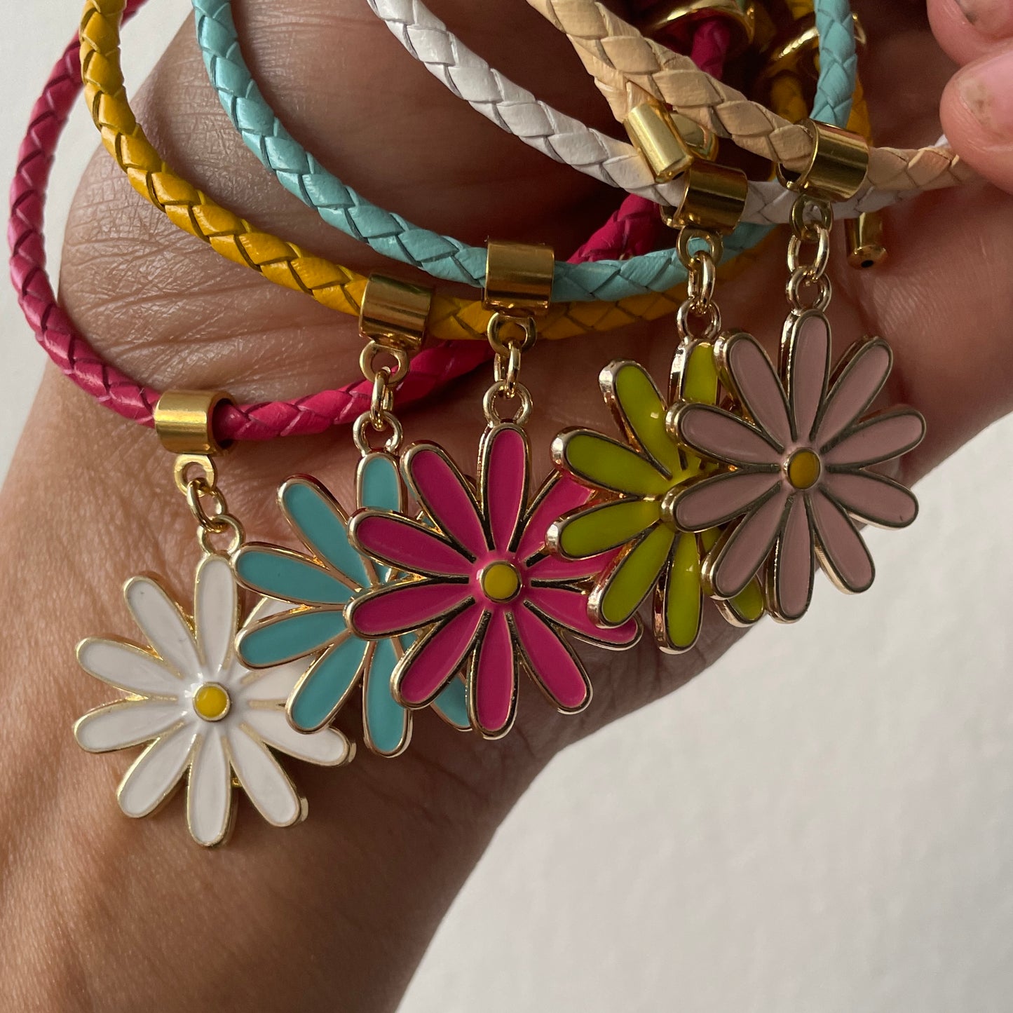 Leather adjustable daisy bracelet