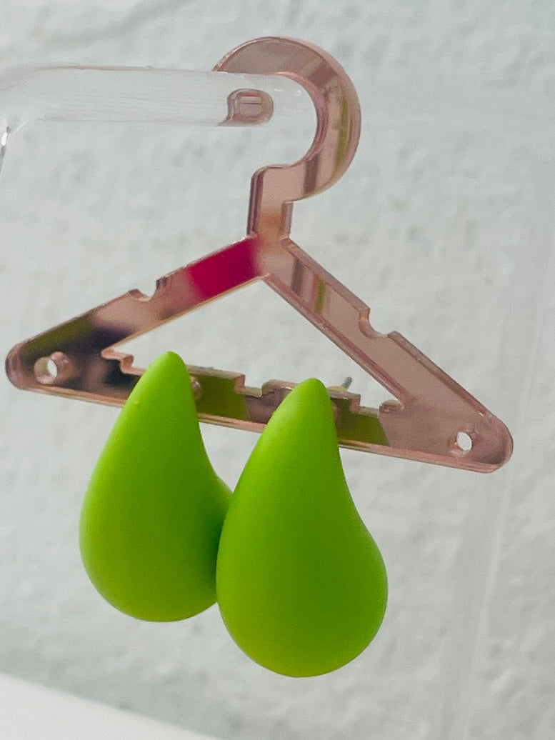 Colored droplet stud earrings