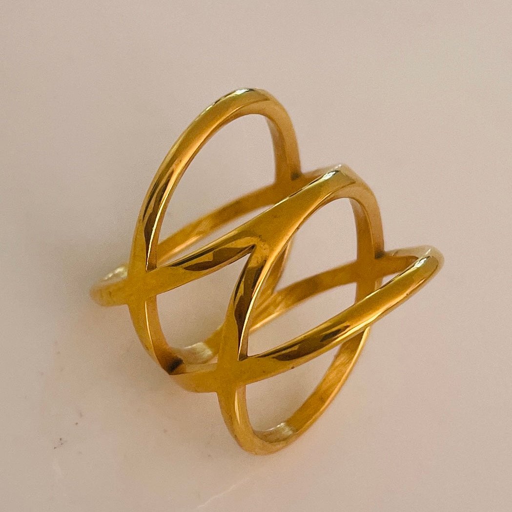 Long loop gold ring
