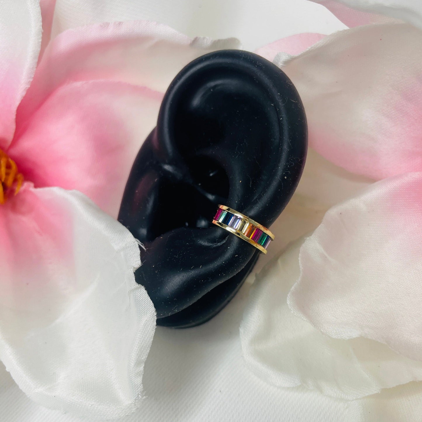 Mixed color cubic ear cuff