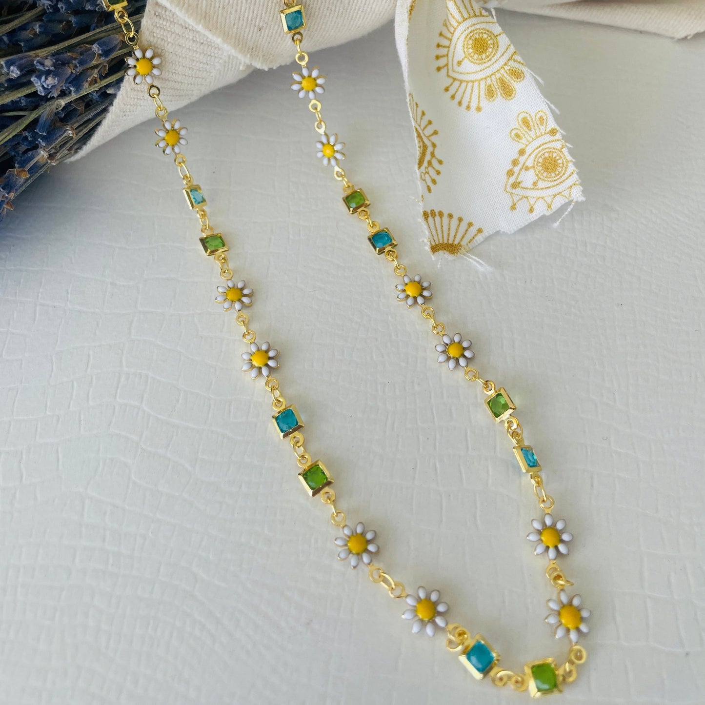 Get me a Daisy necklace
