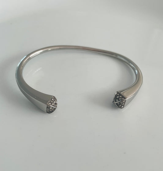 Elegant and chic rhinestone bangle