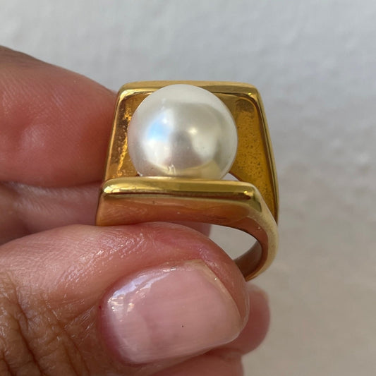 Chunky big pearl gold ring