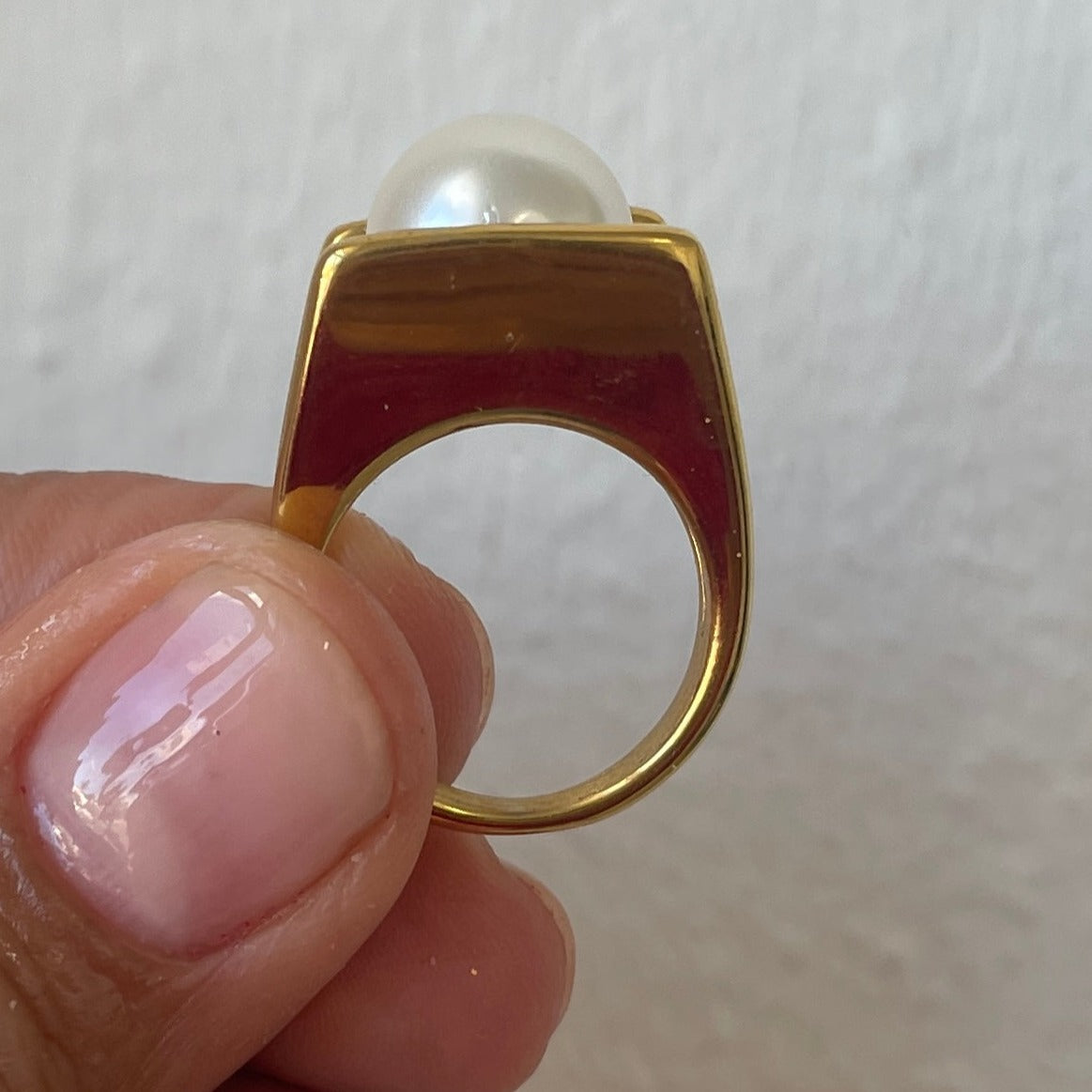 Chunky big pearl gold ring