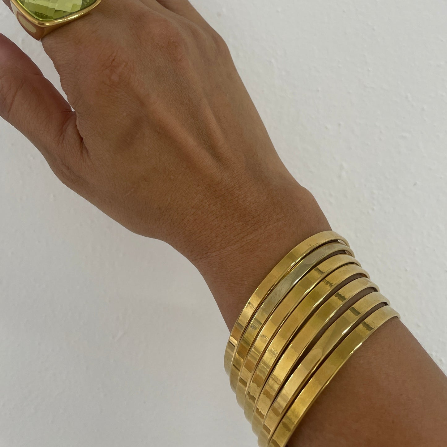 Round gold bracelet set