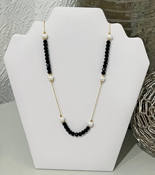 Black and pearls necklace