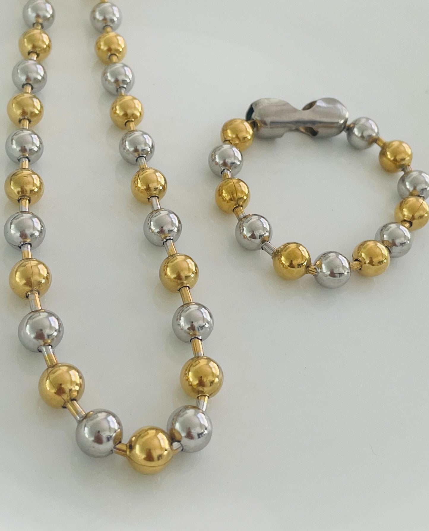 Gold and silver balls necklace