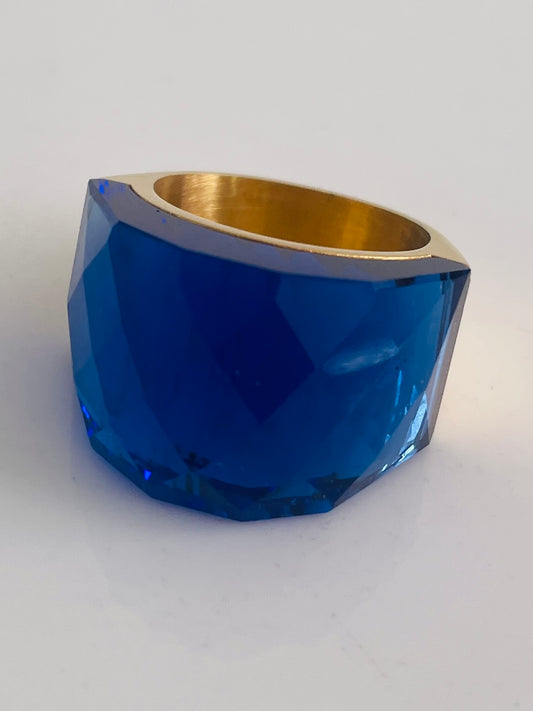 Dark blue gem ring