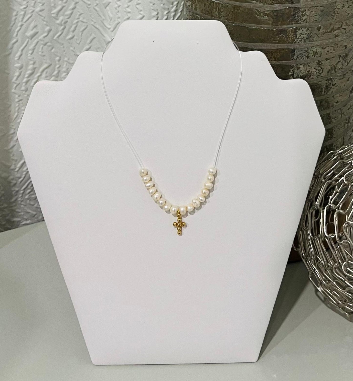 Cross/ Pearl necklace/clear