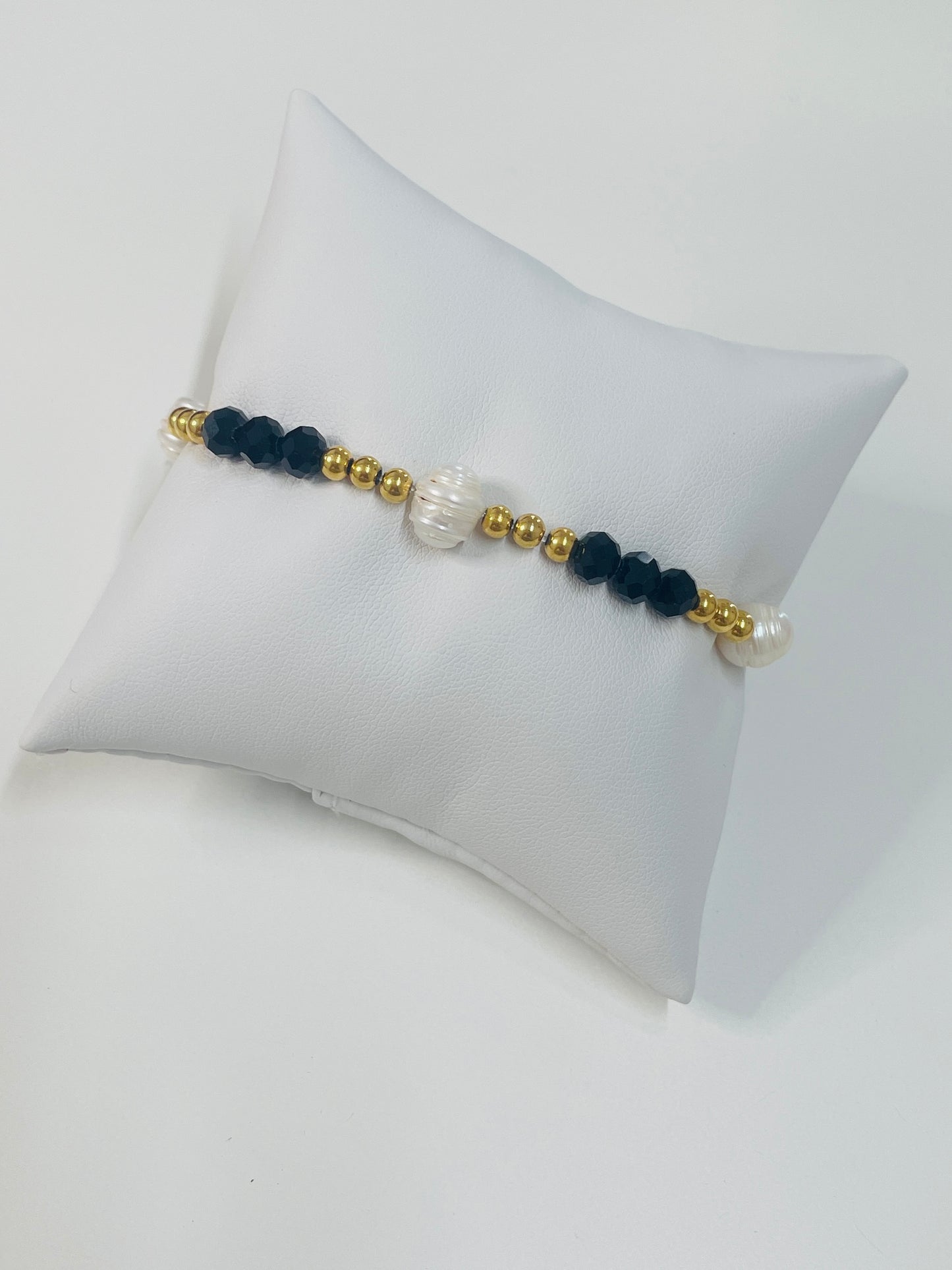 Gold/ black/ pearl bracelet