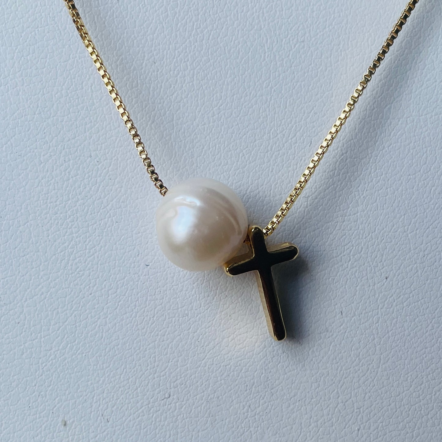 Pearl and cross adjustable necklace