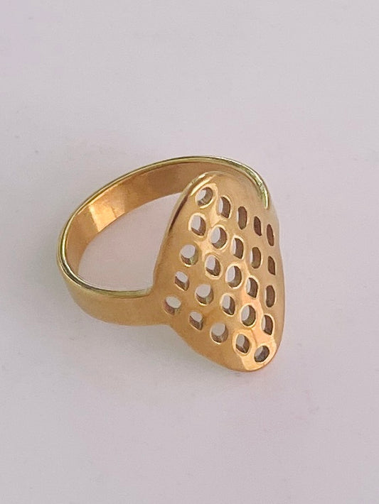 Waffled gold ring