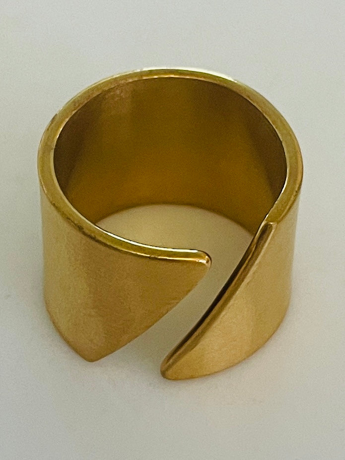 Half circle gold ring