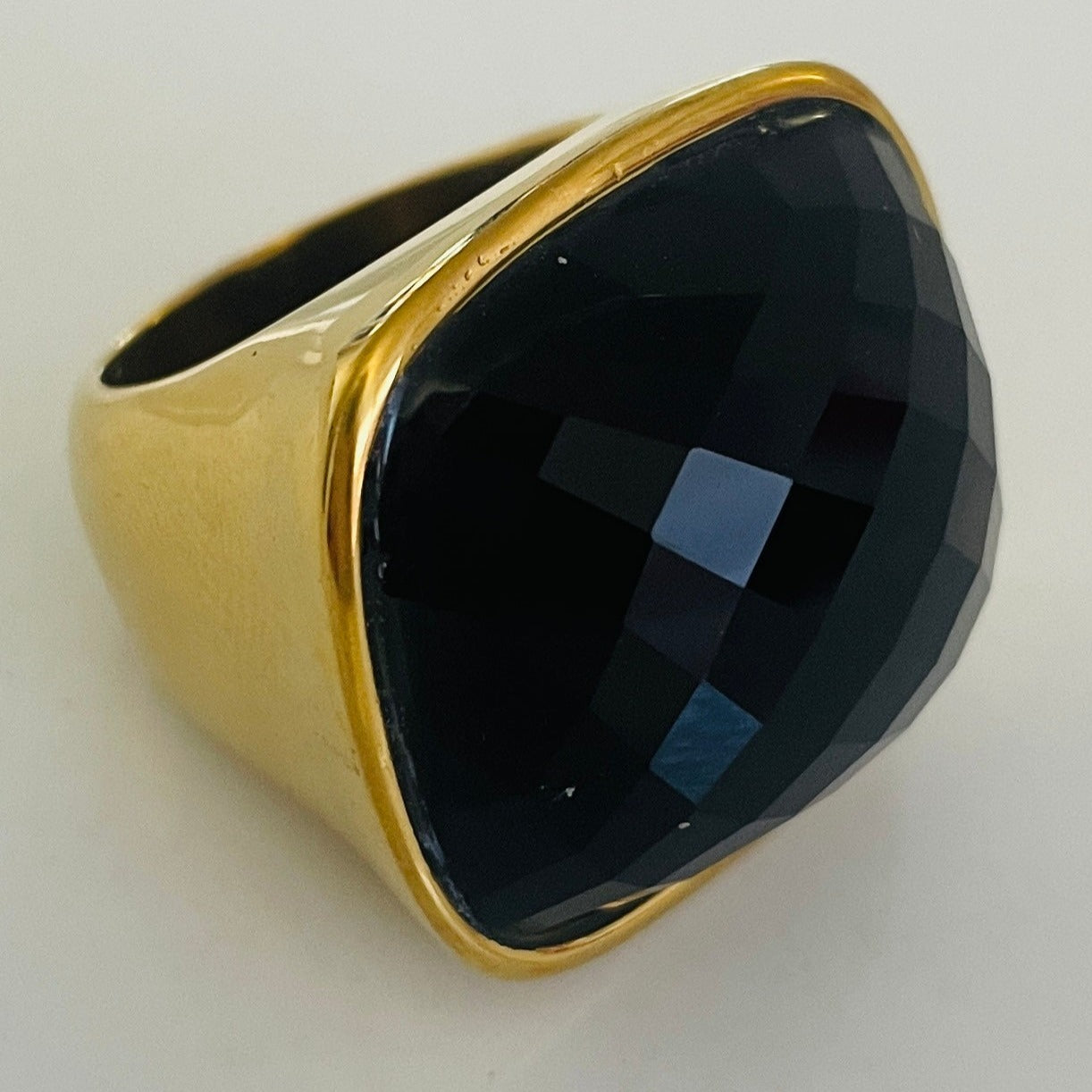 Black facet gold ring