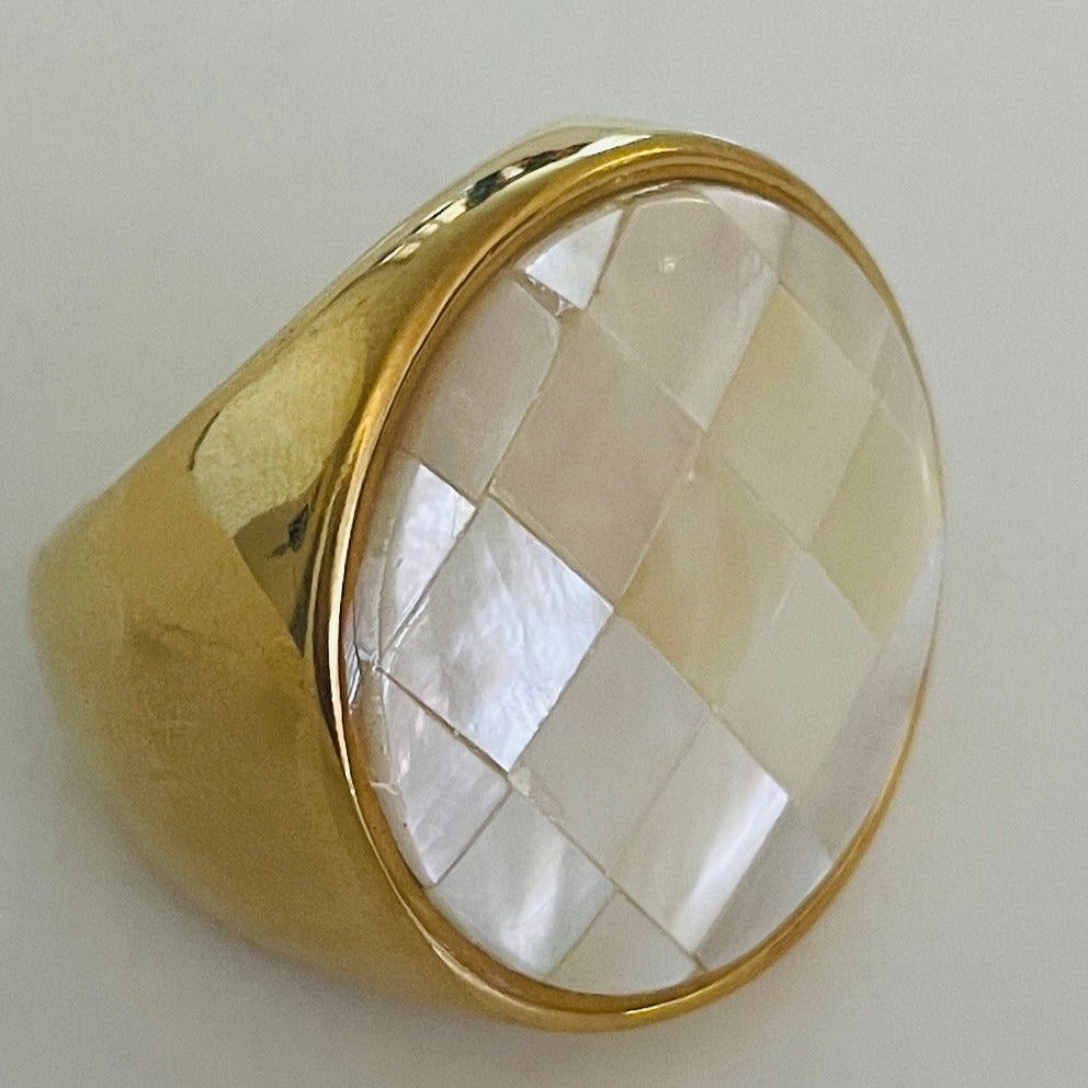 Facet opal gold ring