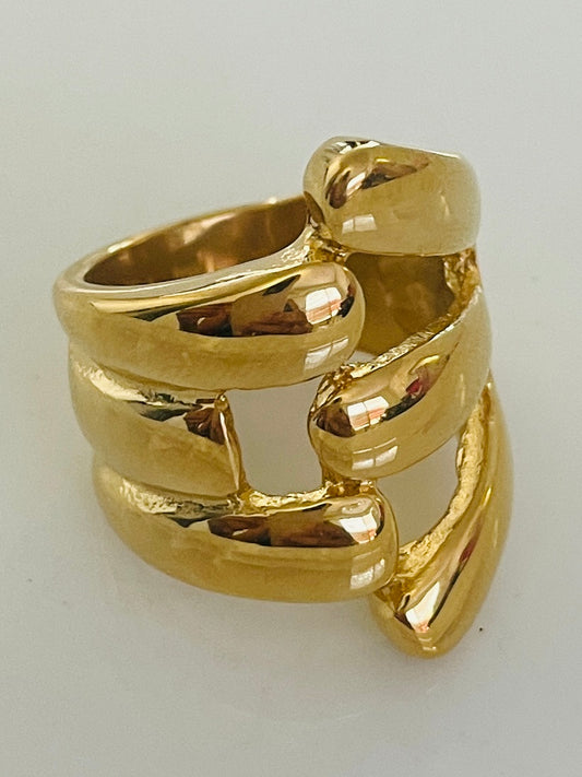 Holding hands Gold ring