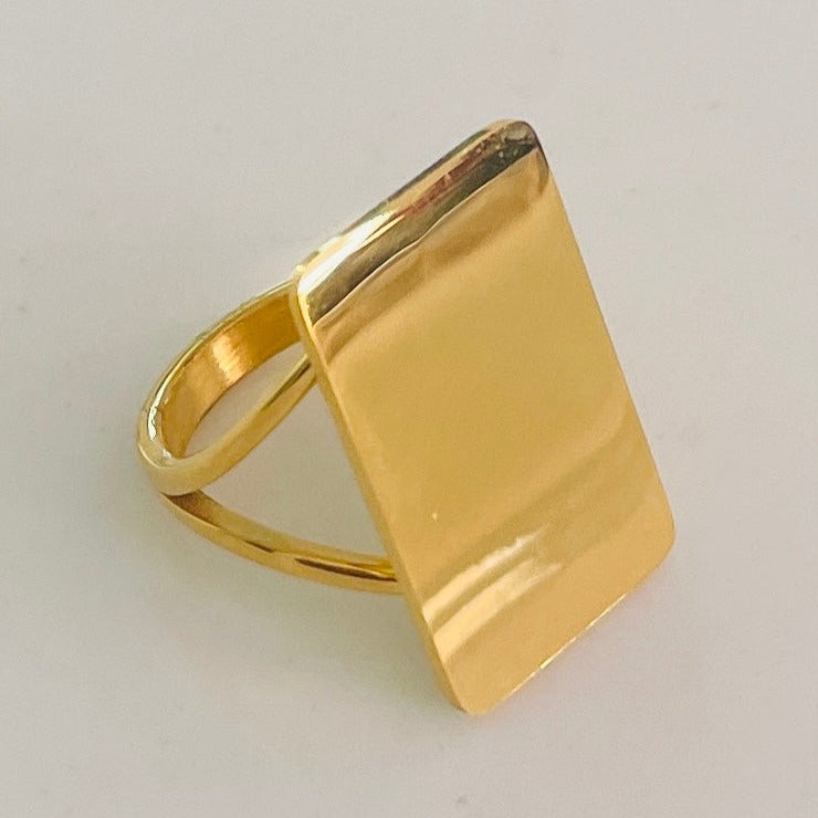 Rectangular gold ring