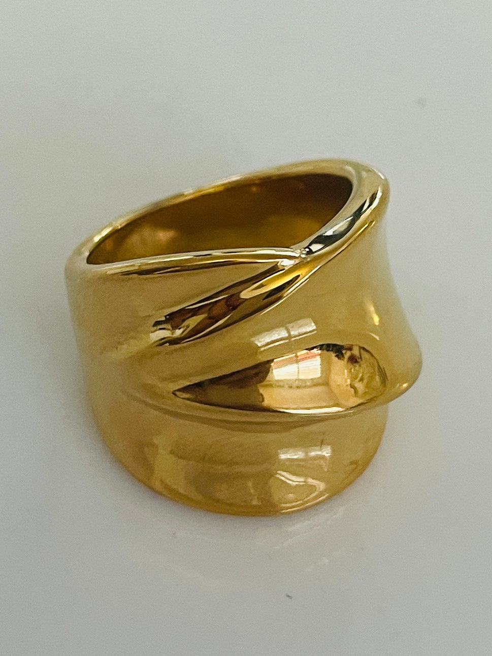 Mesmerized gold ring