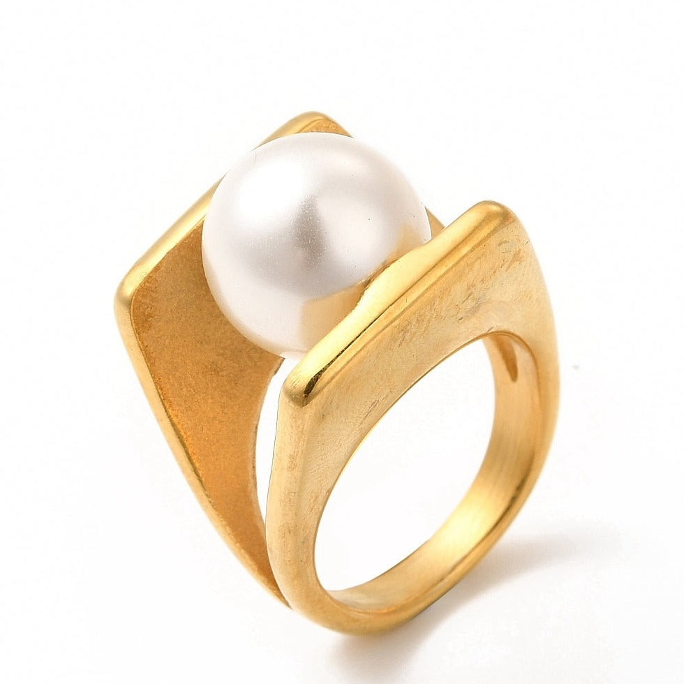 Chunky big pearl gold ring